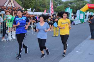 BIB: 
                            <button type="button" onclick="openModal(3631513)" class="btn btn-primary btn-sm float-right btn-popup" data-toggle="modal" data-target=".modal-high-quality">
                        <i class="fas fa-shopping-cart"></i> Add to Cart
                    </button>
                                            <button type="button" onclick="isThisMe(3631513, true)" class="btn btn-success btn-sm float-right btn-popup btn-isme hidden" data-toggle="tooltip" data-placement="bottom" title="นี่คือรูปของคุณใช่ไหม คลิกที่นี่เพื่อเอาเข้าอัลบั้ม">
                        <i class="fas fa-plus"></i> Add to album
                    </button>
                    <button type="button" onclick="isThisMe(3631513, false)" class="btn btn-warning btn-sm float-right btn-popup btn-isnotme hidden">
                        <i class="fas fa-ban"></i> Remove from album
                    </button>